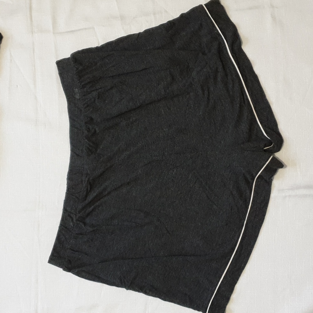 Chloe and Lola Bamboo Short Sleeve and Shorts PJ Set Size M - Picture 5 of 14